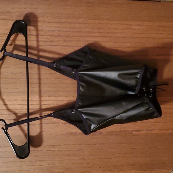 Size S Black Leather Crop Top NEVER WORN - Picture 3 of 3